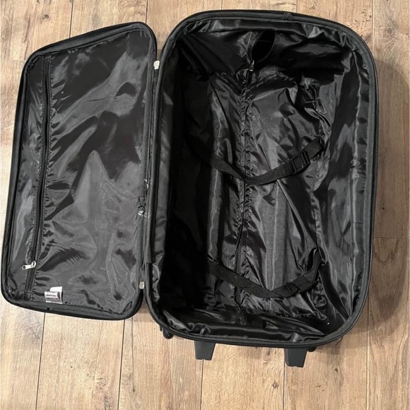 Gently used luggage set - Picture 3 of 3